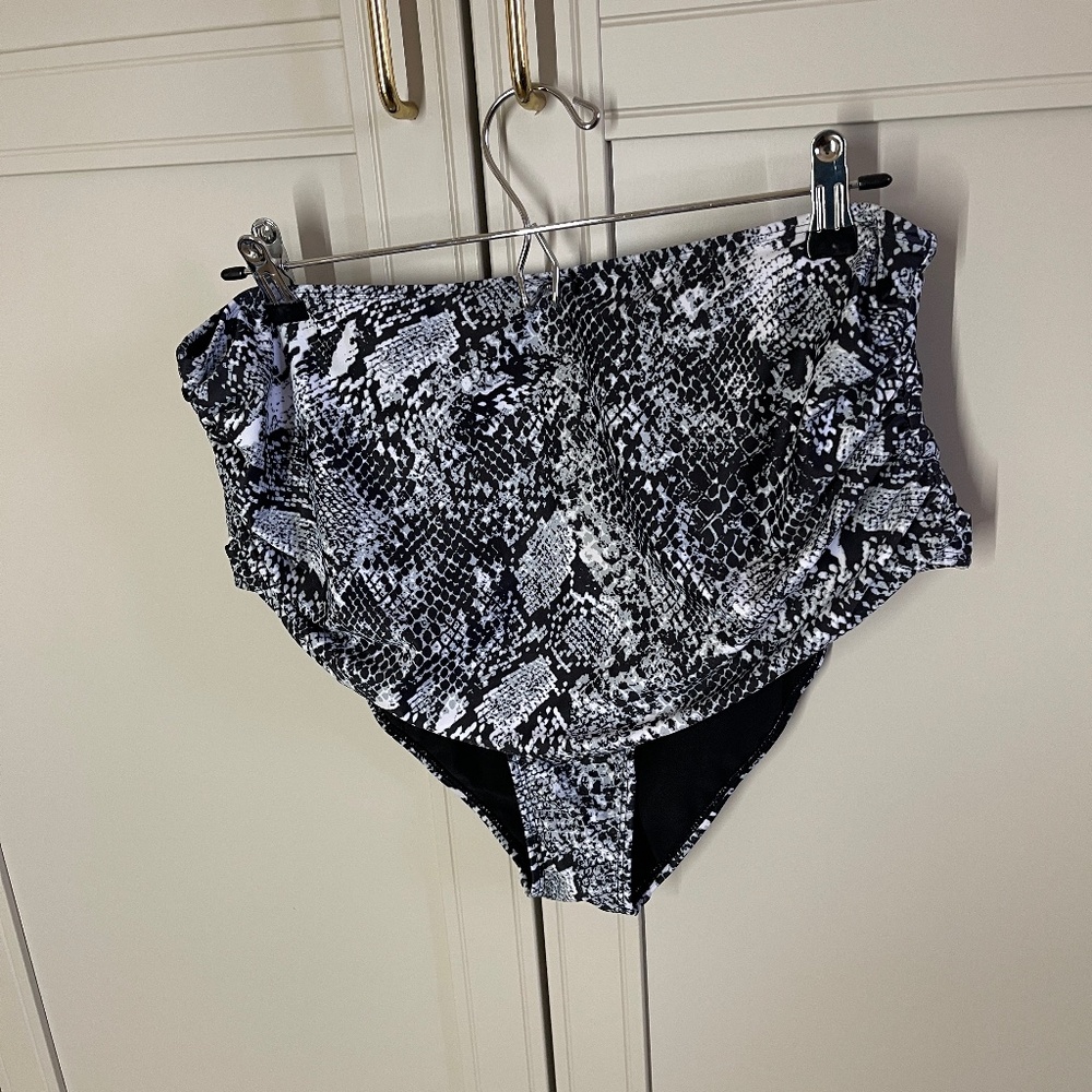 Snakeskin bathing suit bottom 2XL NWOT